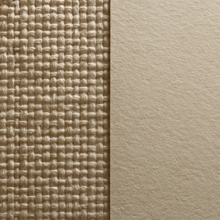 השוואת מרקם בד קנבס מול נייר Fine Art חלק
